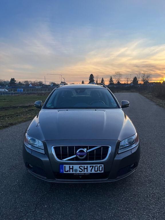 Gebraucht Volvo V70 Summum 114 PS (83 kW) 2012 Beige Kombi