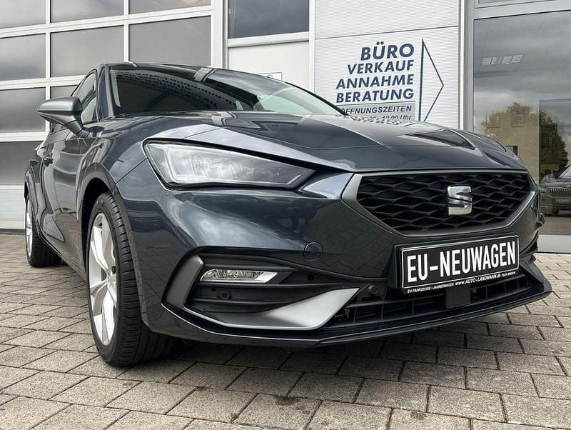 Magnetic grau Neu 2025 Seat Leon FR Limousine | 25.890 € (Guter Preis) - Bild 1/4