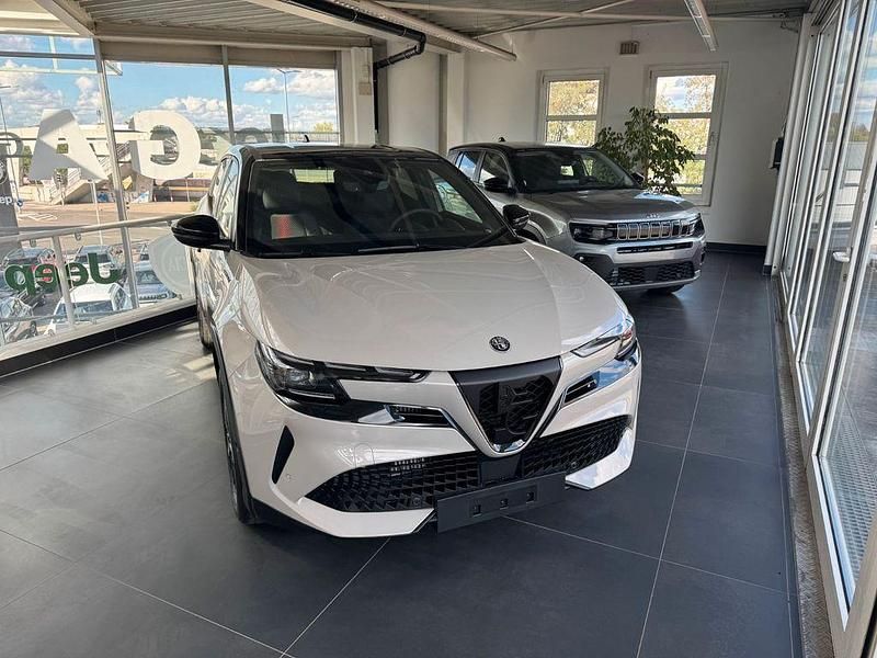 Neu Alfa Romeo GT Junior Edizione Speciale 136 PS (100 kW) 2025 Beige SUV