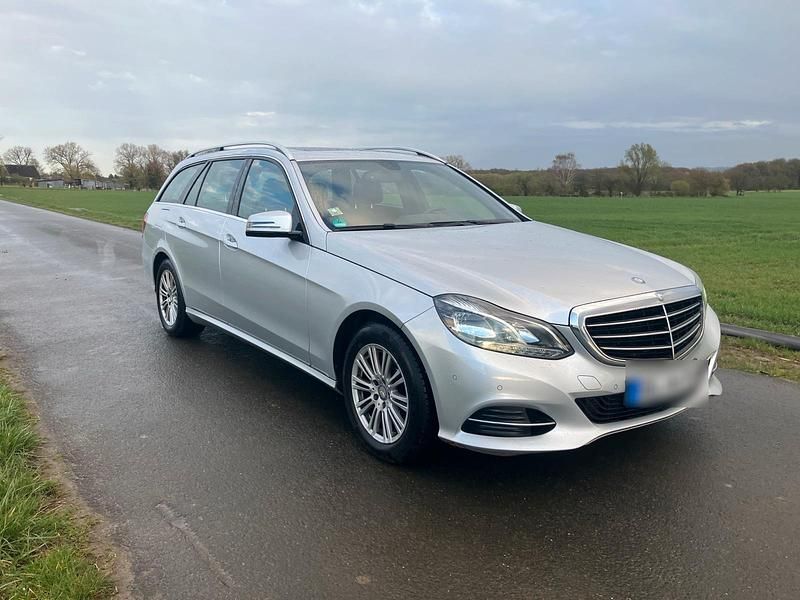 Gebraucht Mercedes E220 170 PS (125 kW) 2014 Silber Kombi