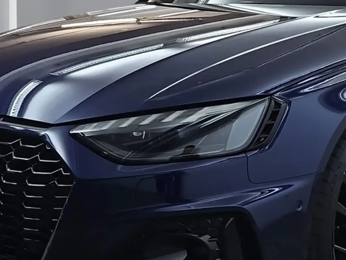 Gebraucht Audi RS4 Ambiente 450 PS (330 kW) 2024 Navarrablau metallic Kombi