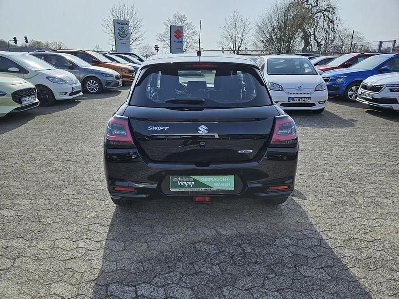 Gebraucht Suzuki Swift Club 83 PS (61 kW) 2025 Super black pearl metallic Kleinwagen