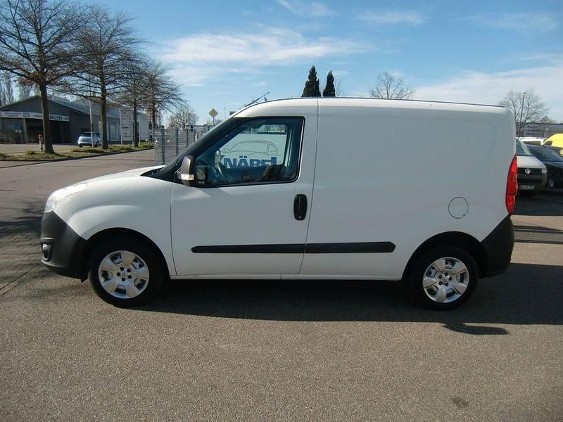 Gebraucht Opel Combo 95 PS (69 kW) 2017 Weiß Van / Kleinbus