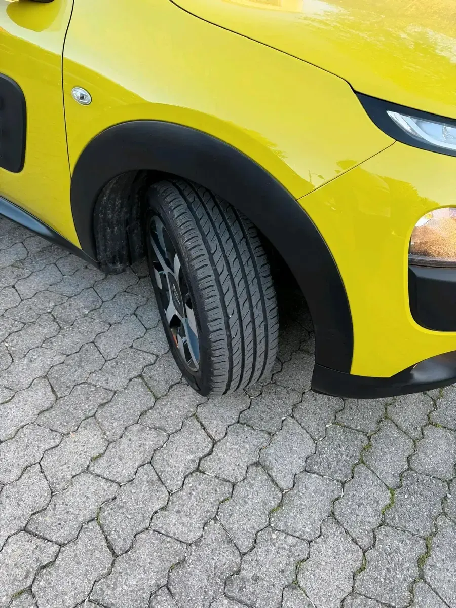 Gebraucht Citroën C4 82 PS (60 kW) 2014 Andere farben Limousine