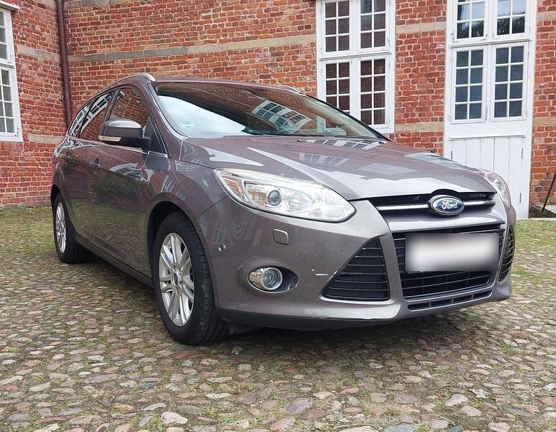 Gebraucht Ford Focus Titanium 150 PS (110 kW) 2012 Grau Kombi