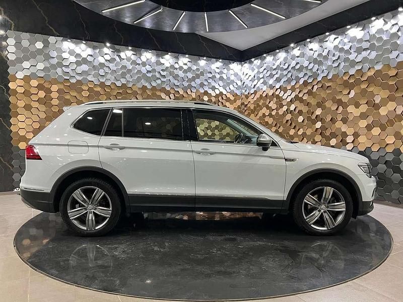 Gebraucht VW Tiguan Allspace Highline 179 PS (131 kW) 2018 White silver SUV
