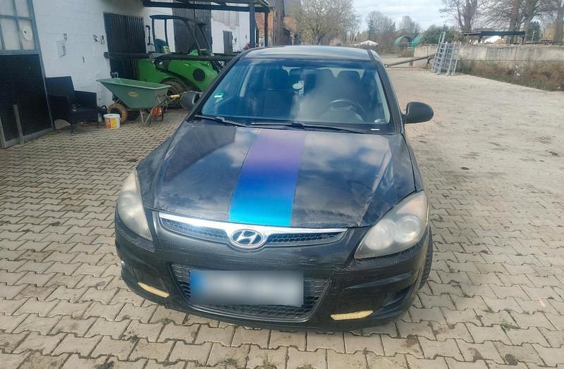 Gebraucht Hyundai i30 109 PS (80 kW) 2010 Schwarz Kleinwagen