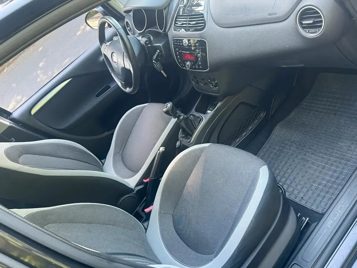 Gebraucht Fiat Punto Evo 77 PS (56 kW) 2012 Schwarz Kleinwagen