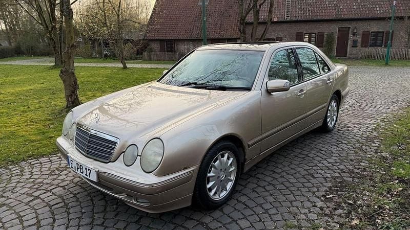 Gebraucht Mercedes E320 Elegance 224 PS (164 kW) 2001 Beige Limousine