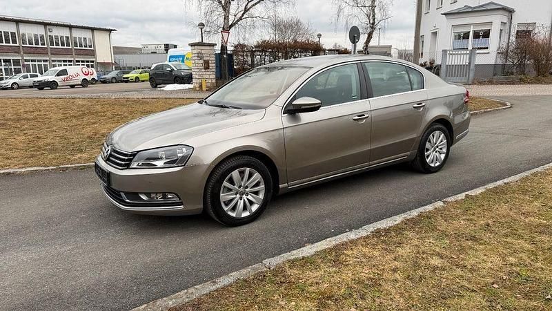 Gebraucht VW Passat Comfortline 140 PS (102 kW) 2012 Grau Limousine