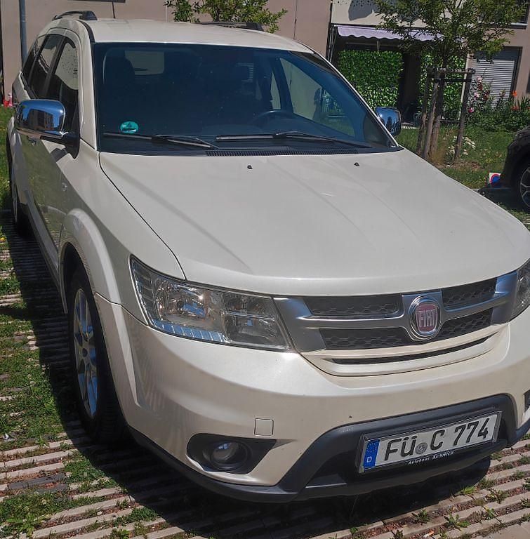 Weiß Gebraucht 2012 Fiat Freemont Lounge SUV | 7.150 € (Fairer Preis) - Bild 1/4