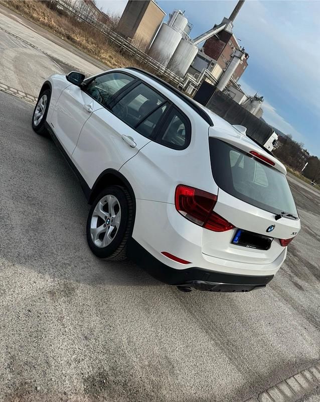 Weiß Gebraucht 2015 BMW X1 SUV | 14.200 € (Fairer Preis) - Bild 1/4
