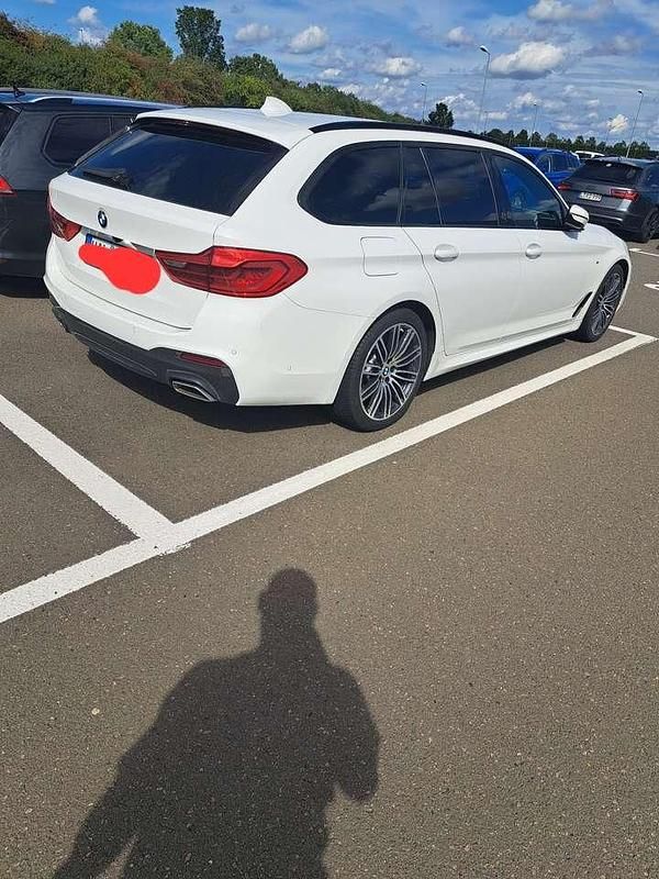 Gebraucht BMW 530 M Sport 265 PS (194 kW) 2020 Weiß Kombi