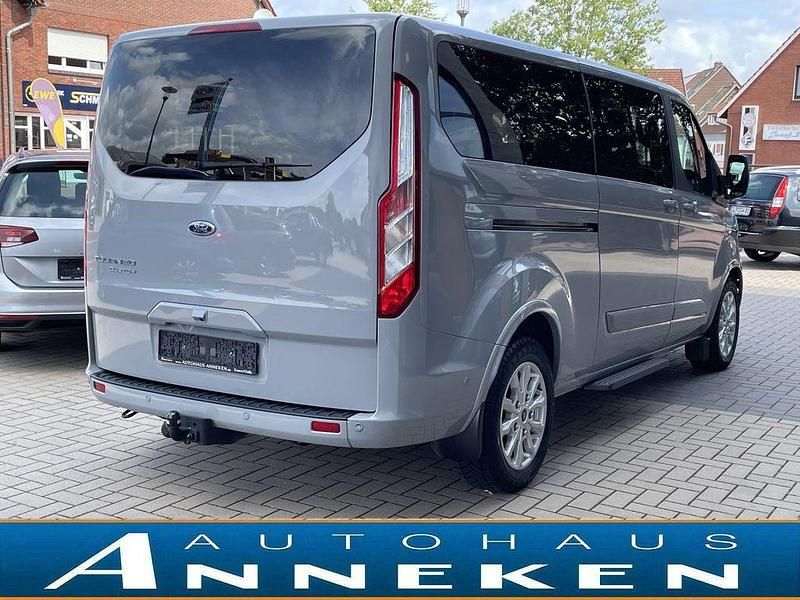 Gebraucht Ford Tourneo Titanium 150 PS (110 kW) 2022 Fancygrau Van / Kleinbus