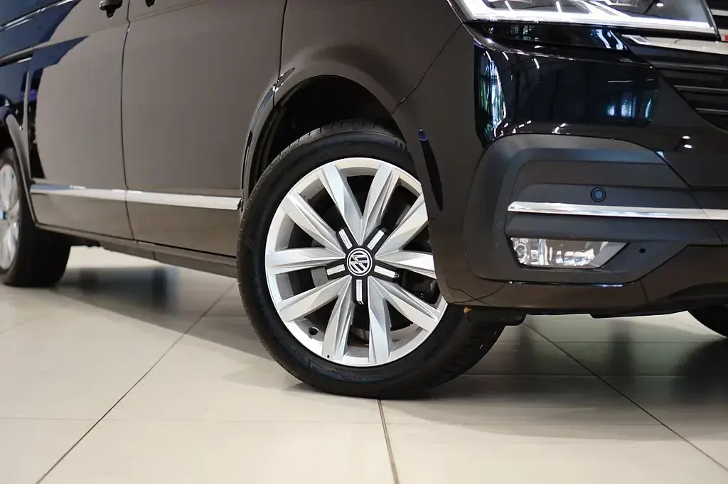 Używany VW Multivan 199 KM (146 kW) 2021 Czarny Minivan
