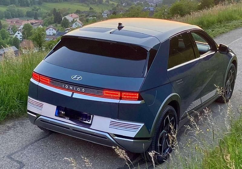 Blau Gebraucht 2022 Hyundai Ioniq 5 Techniq SUV | 28.000 € (Superpreis) - Bild 1/4