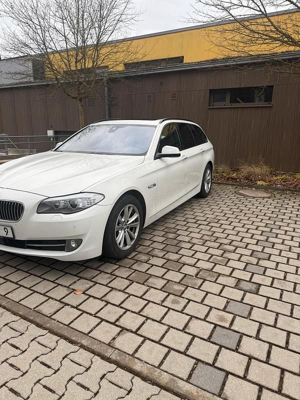 Gebraucht BMW 525 118 PS (86 kW) 2012 Weiß Kombi