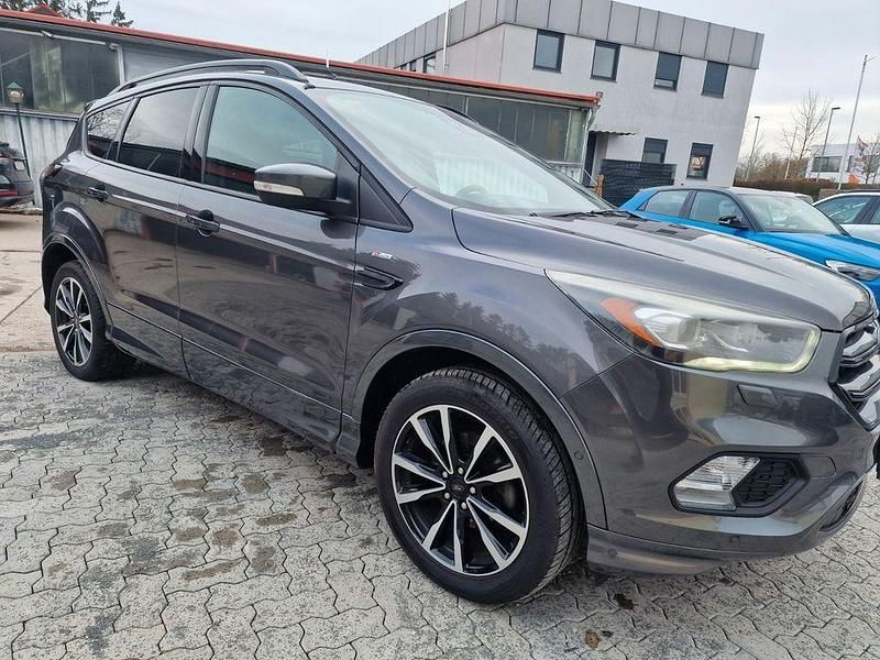 Gebraucht Ford Kuga ST-Line 150 PS (110 kW) 2016 Grau SUV