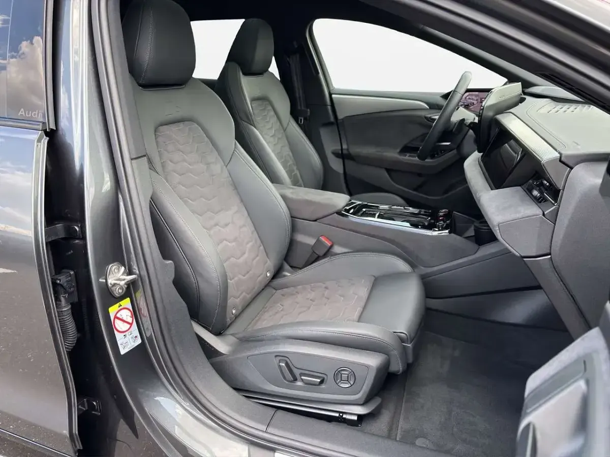 Gebraucht Audi A6 e-tron Edition .1 269 kW (367 PS) 2025 Grau Kombi