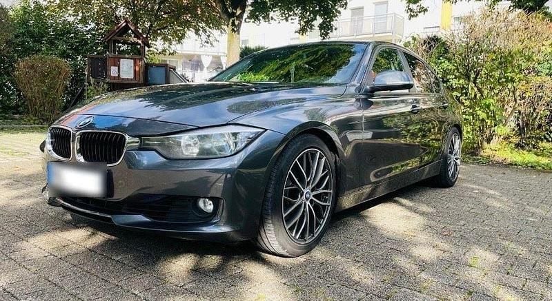 Gebraucht BMW 320 184 PS (135 kW) 2013 Grau Limousine