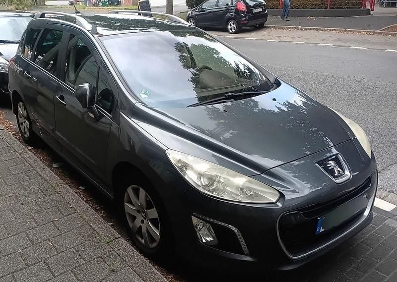 Grau Gebraucht 2011 Peugeot 308 Kombi | 2.699 € (Teuer) - Bild 1/4