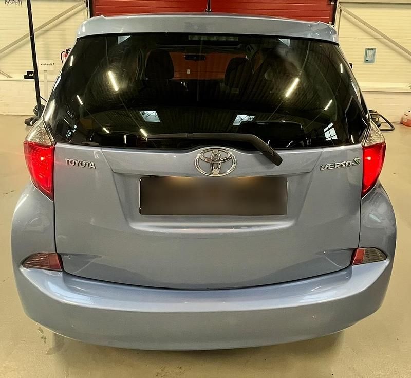 Gebraucht Toyota Verso-S 99 PS (72 kW) 2012 Blau Van / Kleinbus