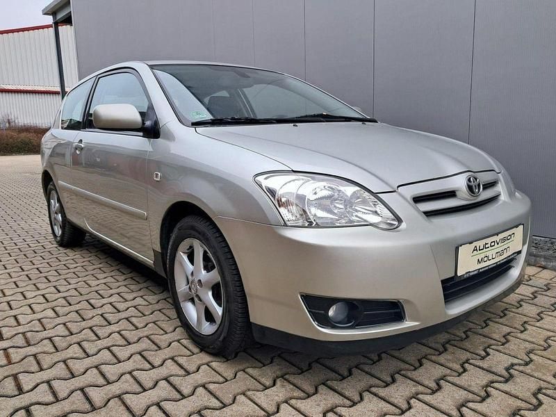 Gebraucht Toyota Corolla 110 PS (80 kW) 2004 Silber Limousine