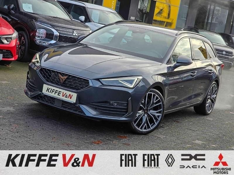 Grau perleffekt (metallic) Gebraucht 2024 Cupra Leon VZ Kombi | 30.790 € (Etwas zu teuer) - Bild 1/4