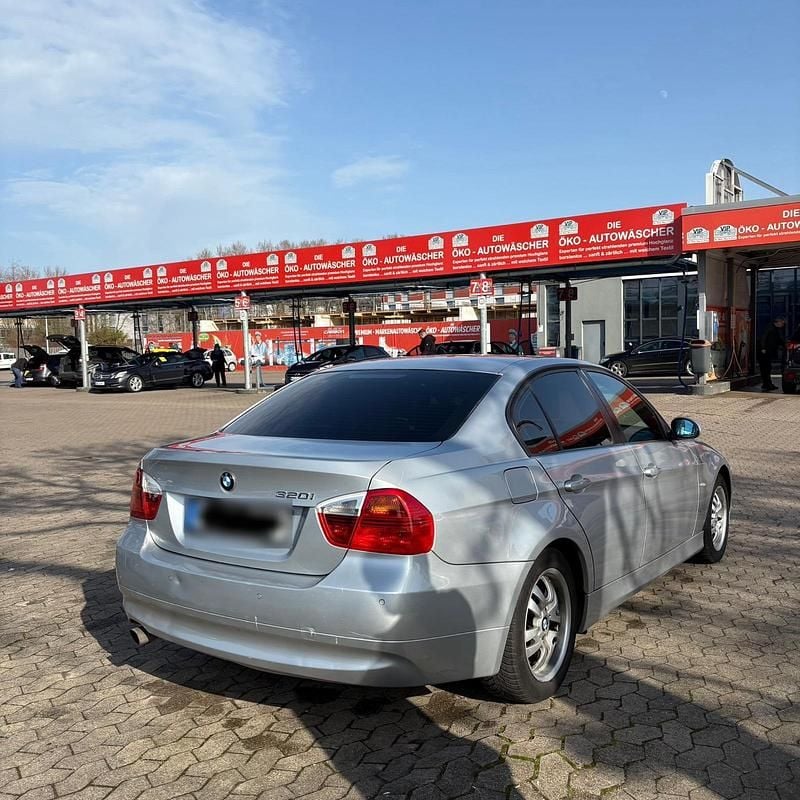 Gebraucht BMW 320 150 PS (110 kW) 2005 Silber Limousine