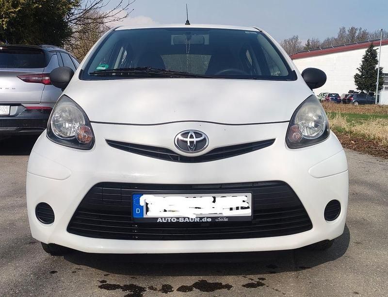Gebraucht Toyota Aygo Cool 69 PS (50 kW) 2014 Weiß Kleinwagen