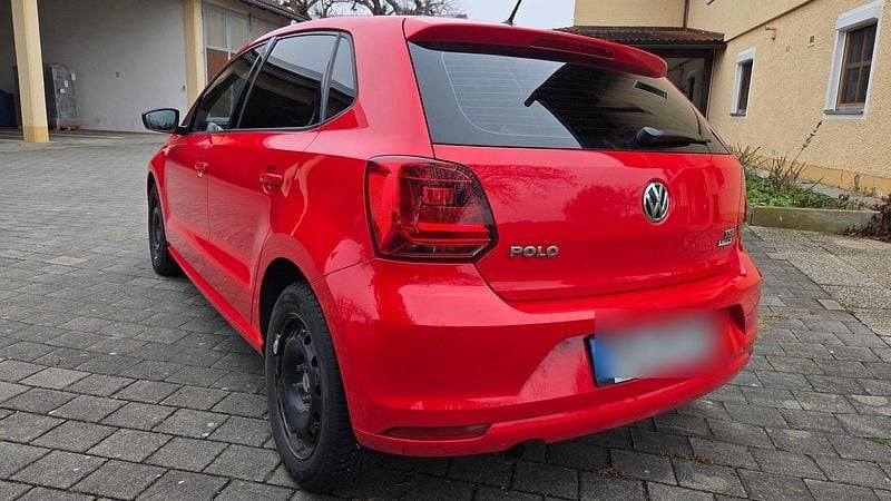 Gebraucht VW Polo 90 PS (66 kW) 2015 Rot Kleinwagen