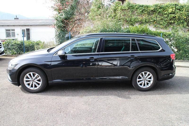 Gebraucht VW Passat Business 150 PS (110 kW) 2022 Schwarz Kombi
