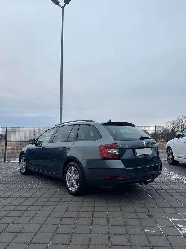 Gebraucht Skoda Octavia Clever 179 PS (131 kW) 2017 Grau Kombi