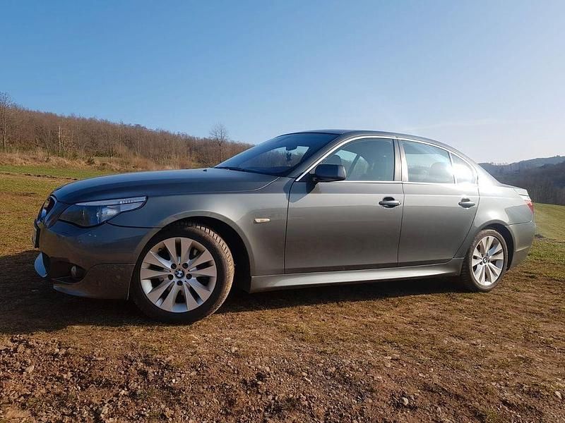 Grau Gebraucht 2005 BMW 525 Sport Line Limousine | 10.800 € - Bild 1/4