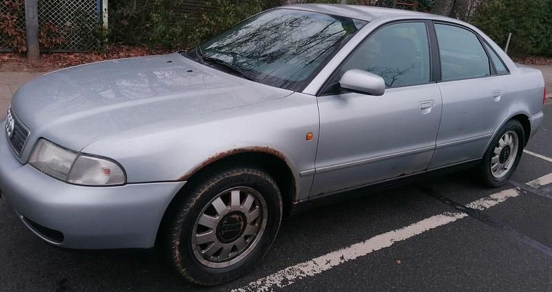 Gebraucht Audi A4 100 PS (73 kW) 1998 Silber Limousine