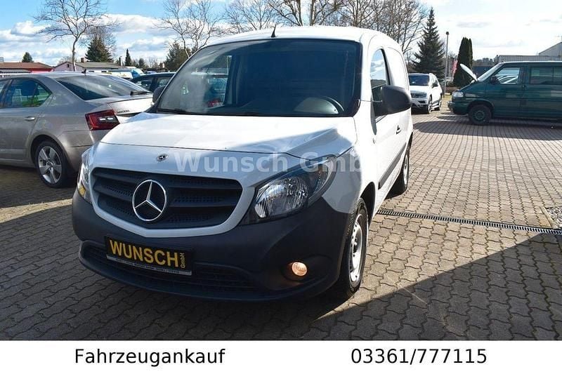 Weiß Gebraucht 2021 Mercedes Citan 108 Limousine | 12.490 € (Fairer Preis) - Bild 1/4