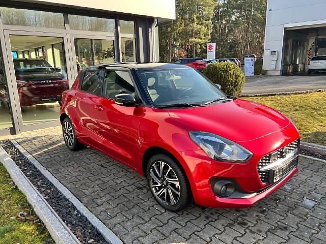 Gebraucht Suzuki Swift 82 PS (60 kW) 2022 Rot Kleinwagen