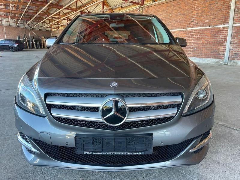 Gebraucht Mercedes B250e 131 kW (179 PS) 2016 Grau Van / Kleinbus