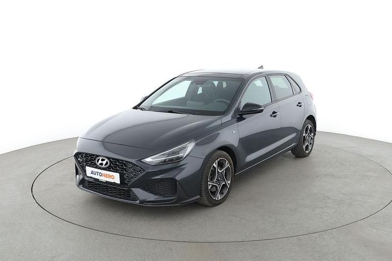 Grau Gebraucht 2021 Hyundai i30 N Line Limousine | 15.970 € (Etwas zu teuer) - Bild 1/3