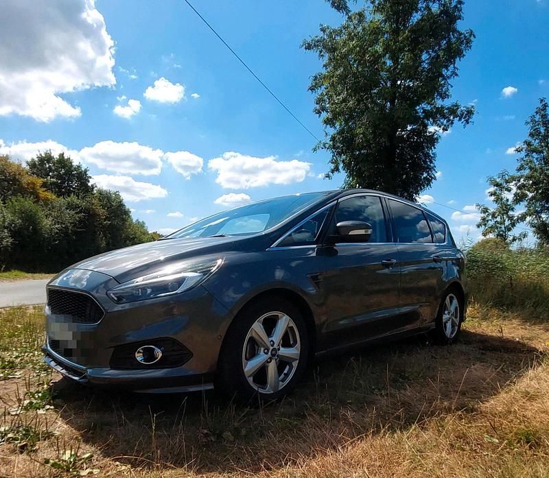 Grau Gebraucht 2015 Ford S-MAX Sport Van / Kleinbus | 14.350 € (Fairer Preis) - Bild 1/4