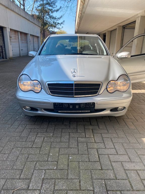 Silber Gebraucht 2002 Mercedes C180 Classic Limousine | 6.290 € (Teuer) - Bild 1/4