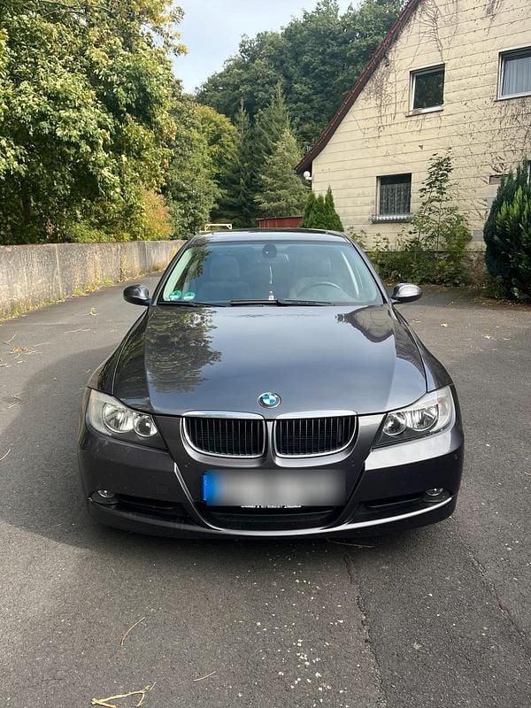 Grau Gebraucht 2006 BMW 318 Kleinwagen | 3.500 € (Etwas zu teuer) - Bild 1/4