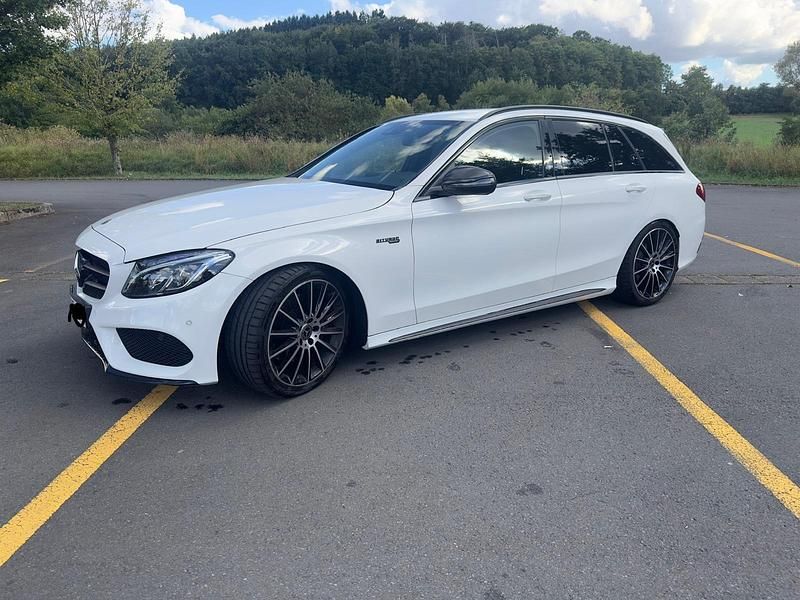 Weiß Gebraucht 2018 Mercedes C400 AMG line Kombi | 37.000 € - Bild 1/4