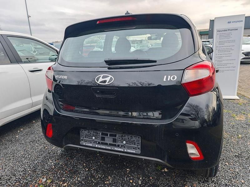 Gebraucht Hyundai i10 Select 63 PS (46 kW) 2024 Schwarz Kleinwagen