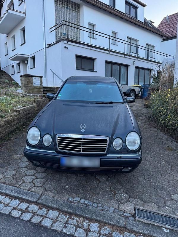 Gebraucht Mercedes E320 Avantgarde 220 PS (161 kW) 1996 Schwarz Limousine