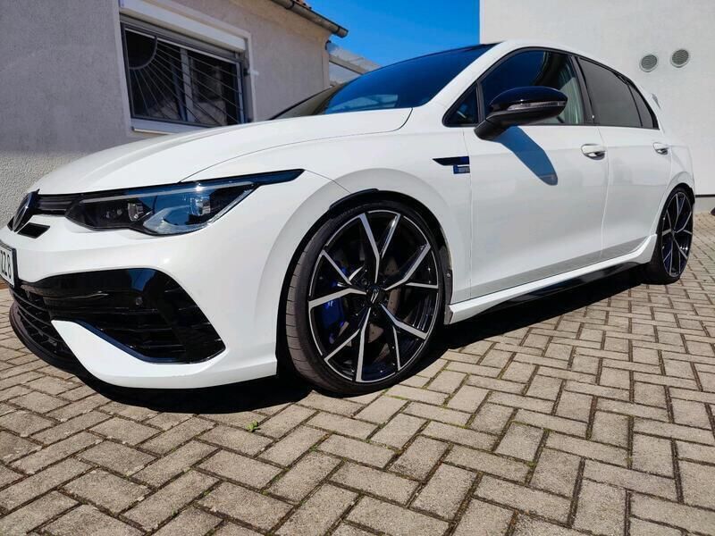 Weiß Gebraucht 2021 VW Golf VIII R Limousine | 46.000 € - Bild 1/4
