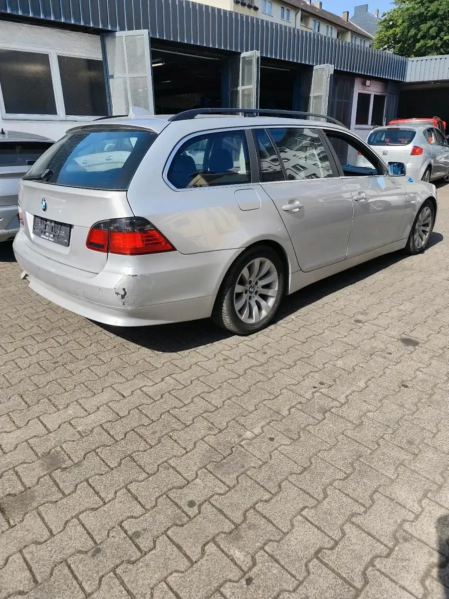 Gebraucht BMW 525 177 PS (130 kW) 2006 Grau Kombi