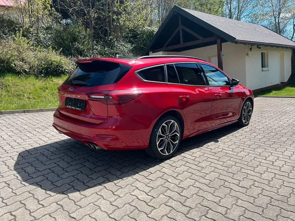 Gebraucht Ford Focus ST-Line X 155 PS (114 kW) 2025 Rot Limousine