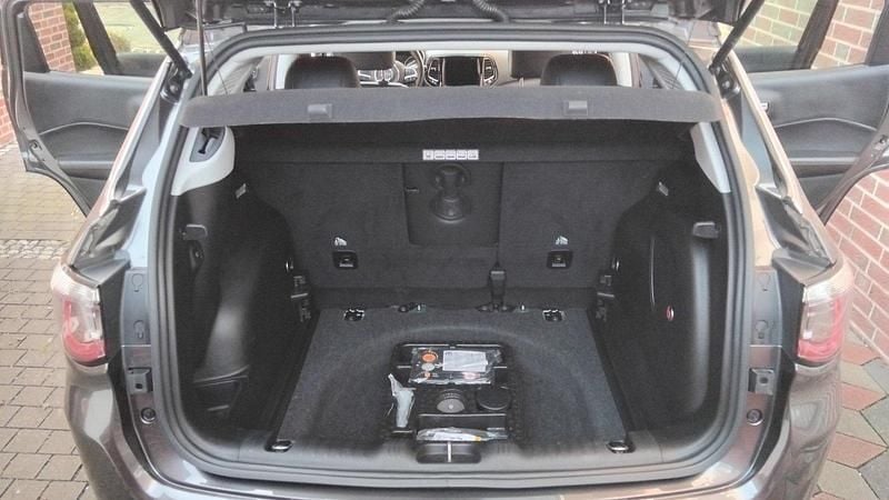 Gebraucht Jeep Compass 140 PS (102 kW) 2018 Braun SUV