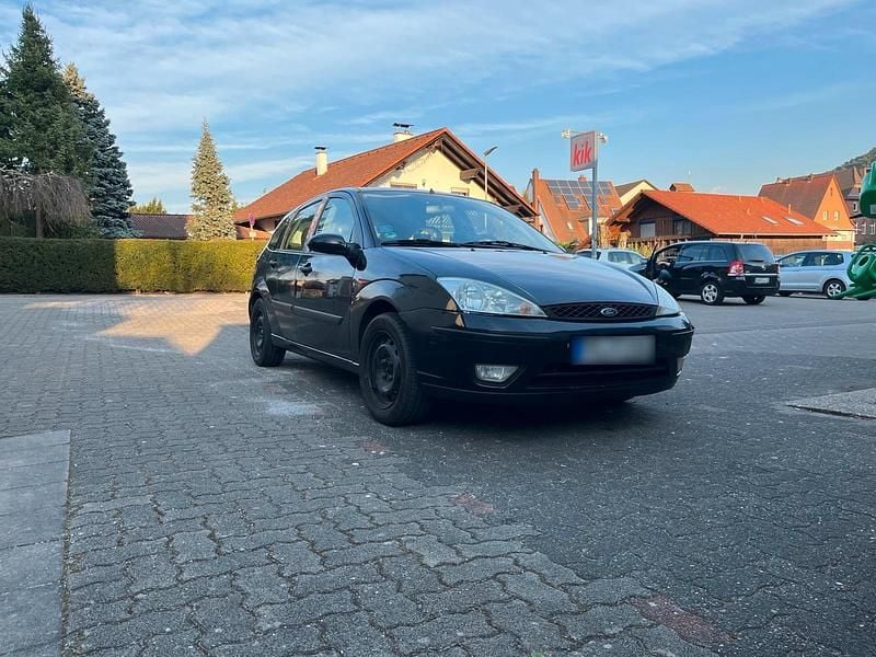 Usata Ford Focus SE 101 CV (74 kW) 2002 Nero Utilitaria